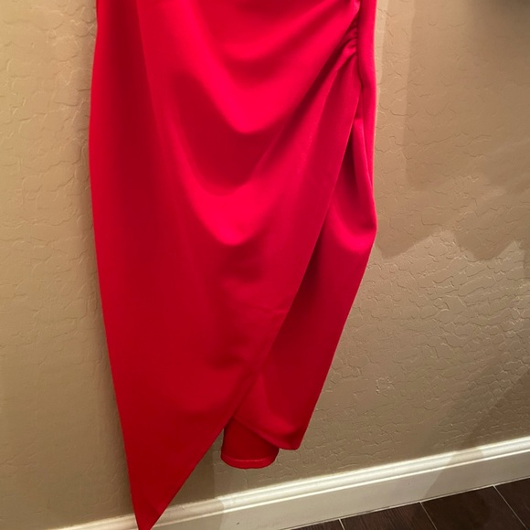 red dress - Picture 4 of 5